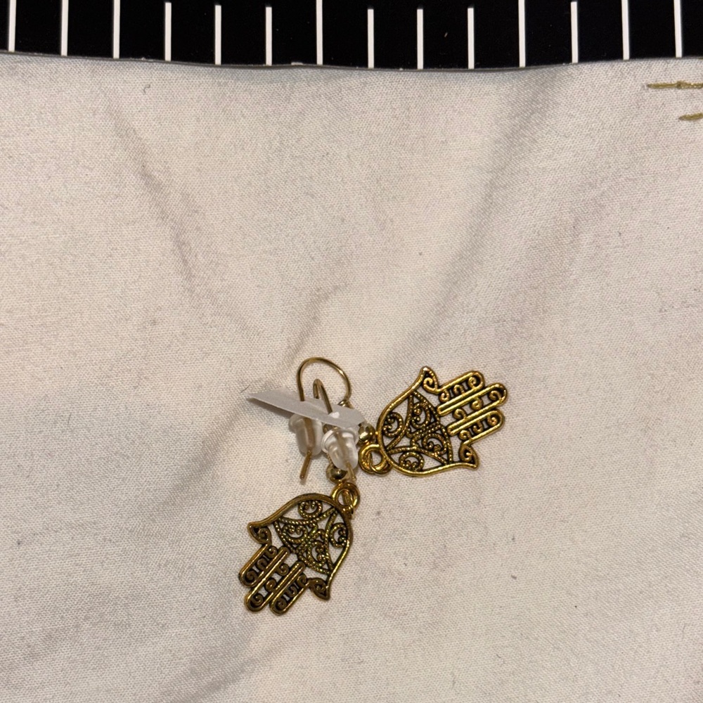 Neiman Marcus Gold Floral Cluster Earrings - Picture 1 of 6